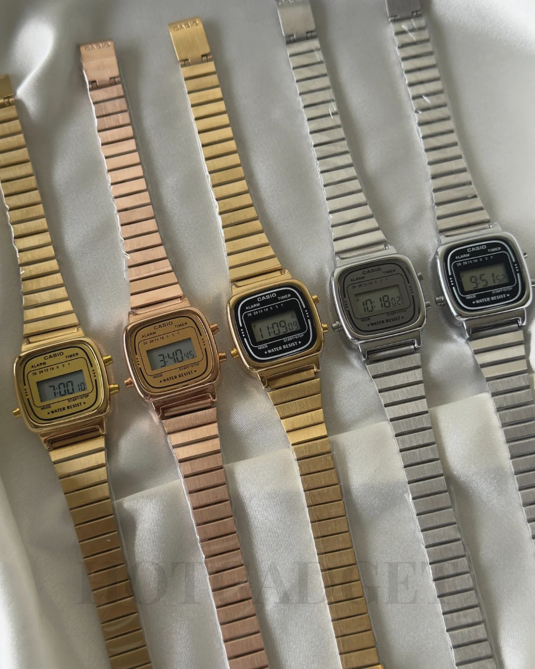 Vintage D124 Gold (Digital Watch) - Image 5